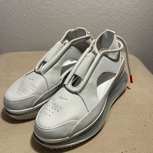 Nike womens air max FF 720 in the color sail. Size 8